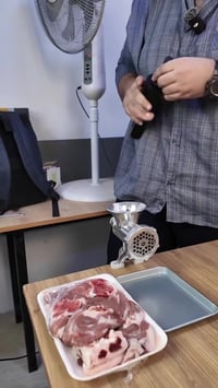 ثرامة لحم يدويه قوية جدا ٢٥ الف مع التوصيل للحجز 07703515185 واتساب أو...