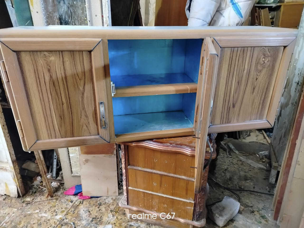 بوفيه مترين وربع وارتفاع 95سم ///السعر 95الف////ملحق تزكام المنيوم الطول متر و40سم//السعر 35الف التواصل العمارة حي النداء شارع الحسينيه فرع فرن صمون الكرار تلفون ***********
