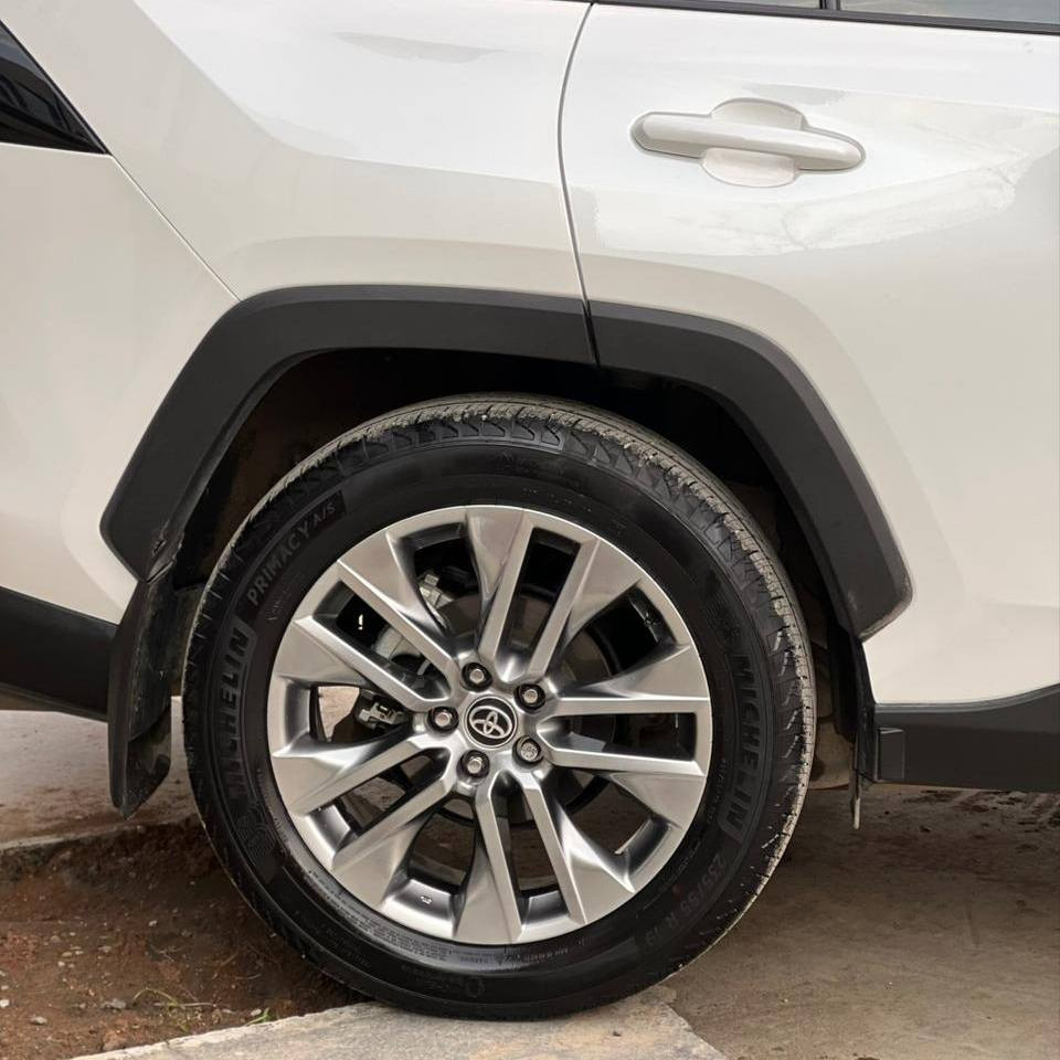 تۆیۆتا ڕاڤ4 2024 مواسەفاتXLE Premium AWD
سەیارەکە فول فول مواسەفاتە  
بەکلین داخڵ بوە هیچی پێوەنیە  
تەنها یەک بست ساردی هەیە بەشەرت 
ڕەقەمە جایزە  (15000km)هەزار ڕۆشتوە 
 ڕەنگی سپی سەدەفی مواسەفاتەکانی 
(دەبڵەکسلAWD-سڵاید- کامێرای دواوە-
8 پەڕەشوت-لایتی پێشەوە زینۆن و حەدەسە - 
لایتی دواوە  لید-لایتی تەم-بلاجیکتۆر LED-
دیاری کردنی خێرای-کار پلەی-بەسمە-
  ڕاگری نشێوی-بەردی گزۆز -برێک کارەبای-  
ڕادار- ئاوێنە ڕادار-کوشن سارد و گەرم - کوشن جڵد - 
کوشن خەزن،میمۆری-کوشن کارەبای -
  شاشە گەورە - گێچ ئەلیکترۆنی - سوکان هیتەر 
- فڵچەی جامەکان هیتەر- سندوق شەفت ، 
- سندوق کارەبای - دوو بەسمە - 
- ویل کرۆم- حەجمی تایە19-تبریت مەرکەزی-
- تبرید دووزۆن- -مواسەفات کەنەدی..

سـعـر : لە کۆمێنت داوابکە ڕاستەوخۆ بۆت دێت 📥 

گێر و مەکیەنەی بەشەرت 
هیچ کێشەیەکی تێدا نییە 

ژمارەی خاوەنەکەی 
***********
