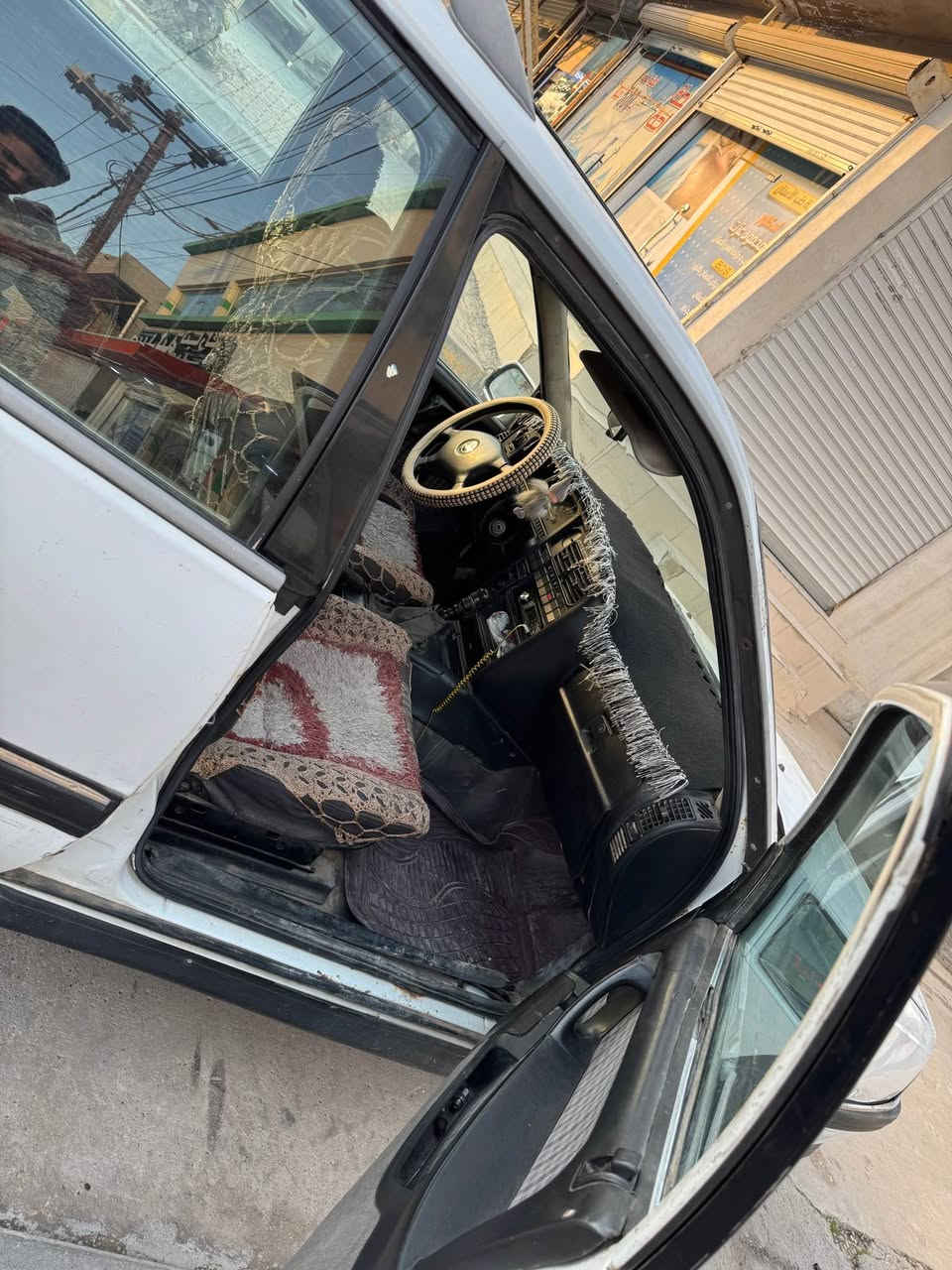 سلام عليكم اوبل اوميكا 91 للبيع فقط
محرك 20 بدون صرف وبخار 
كهربائيات شغال بدون اي عيب 
صدر امامي خلفي سياره بدون نواقص 
كوبون بانزين سنويه بسمي شرط التحويل 
تخم تاير بطاريه كله جديد سياره بدون نواقص 
سعر 26وبي مجال للطيبين مامتواجد ع فيس 
للاستفسار *********** كركوك, العراق
