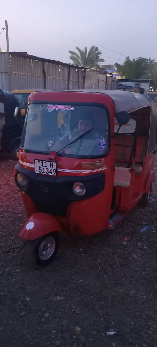 سلام عليكم   تكتك البيع موديل 2018مرقم بسمي  تحويل  ثاني يوم التكتك بيها مكينه مال 20كهرباياته كلها شقالا  رايدها 5300او بيها مجال مكاني بغدادابوغريب   ***********
