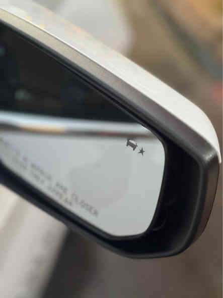 للبيع .. شوفرليت ماليبو 2022 رقم اربيل 

0773 697 4230
عداد المسافة 44الف قابل للزيادة
الضرر : (بدون صبغ) شخط تأثر بي جاملغ وبابين جهة السائق وتم تبديل القطع المتضررة بقطع بلادية نفس اللون ضرر كلش خفيف و الصور مرفقة بالمنشور
دواخل سليمة 100%
ايرباك سليم 100‎%‎

المواصفات ..
شاشة كبيرة 
كاميرا خلفية 
رادار امامي 
تنبيه اصطدام 
سايق الي 
بصمة تشغيل 
بصمة ابواب 
رادار جانبي
هاندبريك بصمة 
اوتو ستوب
سبايدر صندوق 

السيارة جاهزة من كلشي برغي ماناقصها طخم تايرات جديدة هزة وفحص جديد رقم جديد تحويل ثاني يوم بشرط 

السعر : 145 مجال بسيط للشراي اتصل وتدلل 🌹 موصل
