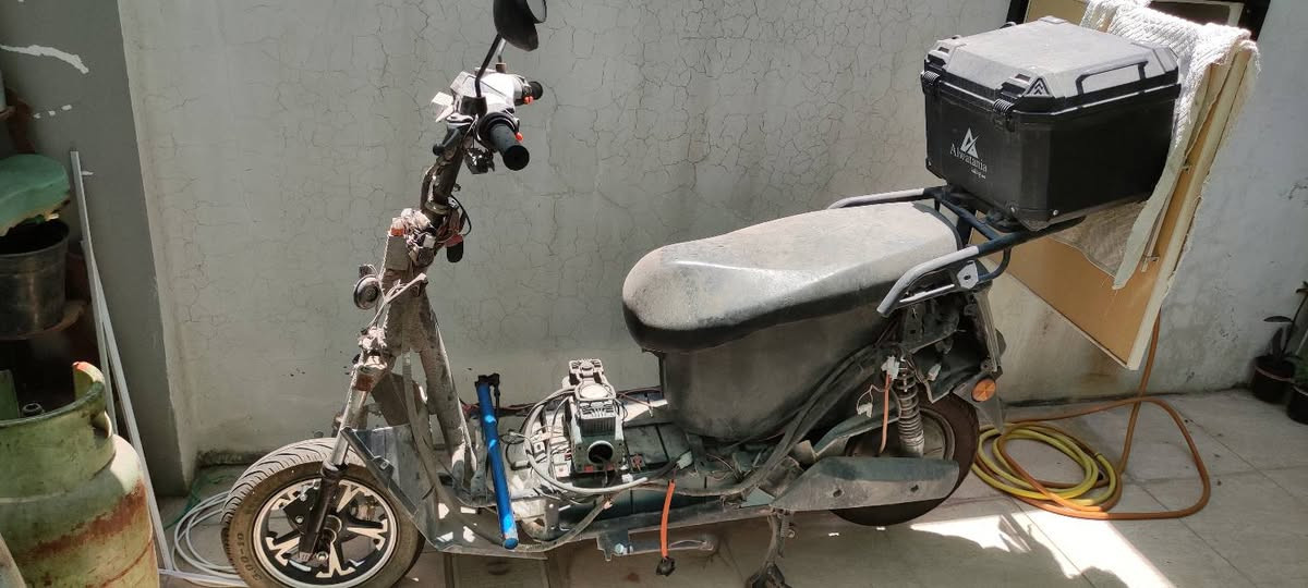 ماطور شحن حجم كبير مضروب بچم ضربه بسيطه صاير بيه عواج بالستيرن شي بسيط يتعدل 
الماطور متروك صارله 6 اشهر يعني اكيد بطارياته سلملي 😁
بس شغال شرط اذا تبدل بطارية أو ثنين وممكن كلهن عددهن 6
السعر 300


**إذا كنت صاحب هذا الإعلان وتريد حذفه لأي سبب، رجاءا أرسل رسالة إلى الدعم الفني**