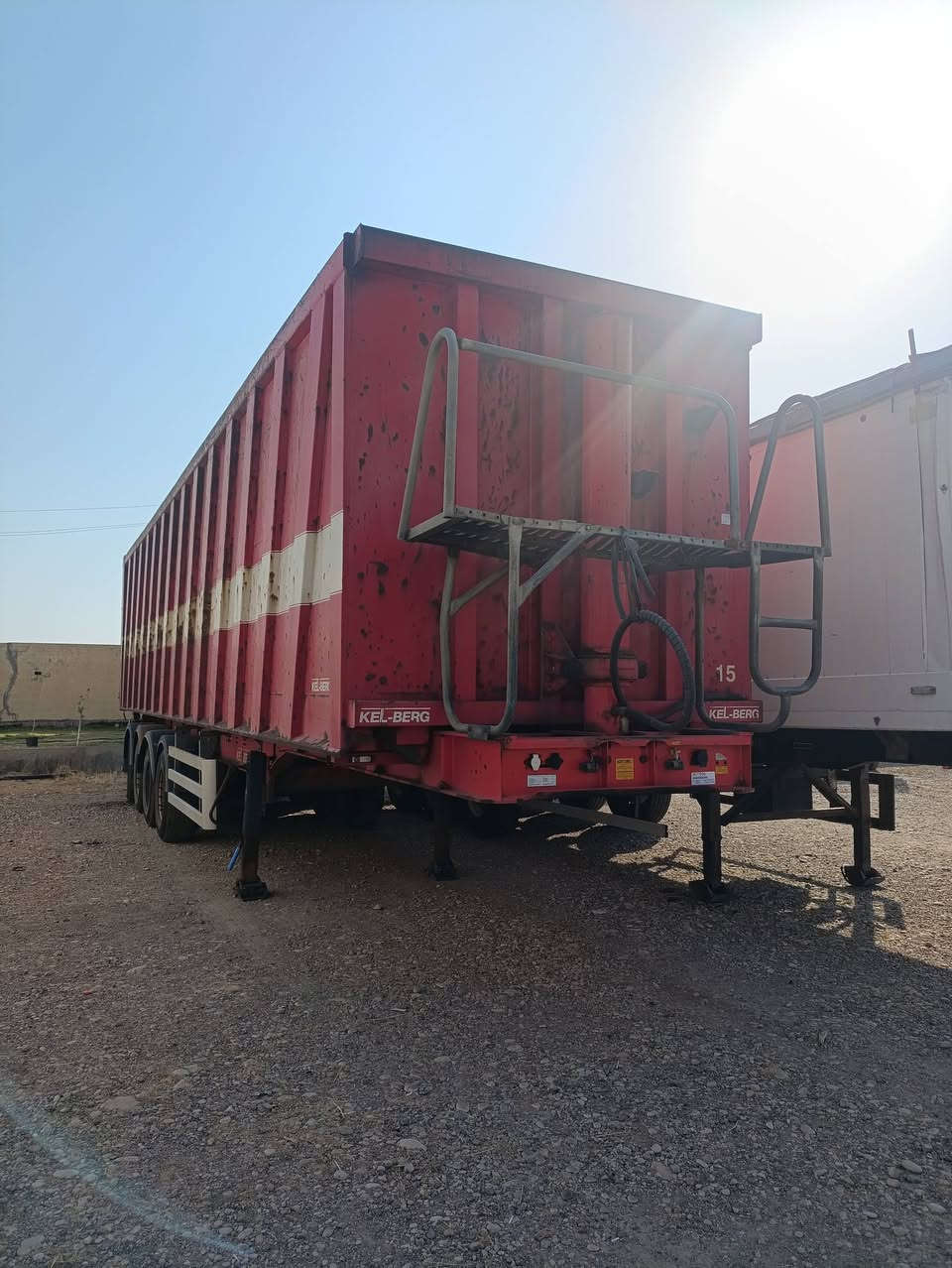 بودي قلاب منفيست دخول جديد 
4 محاور              ***********
طول 12.40م
عرض 2.40م
ارتفاع2.40م
(معرض النخيل) دوزخورماتوو شارع العام
