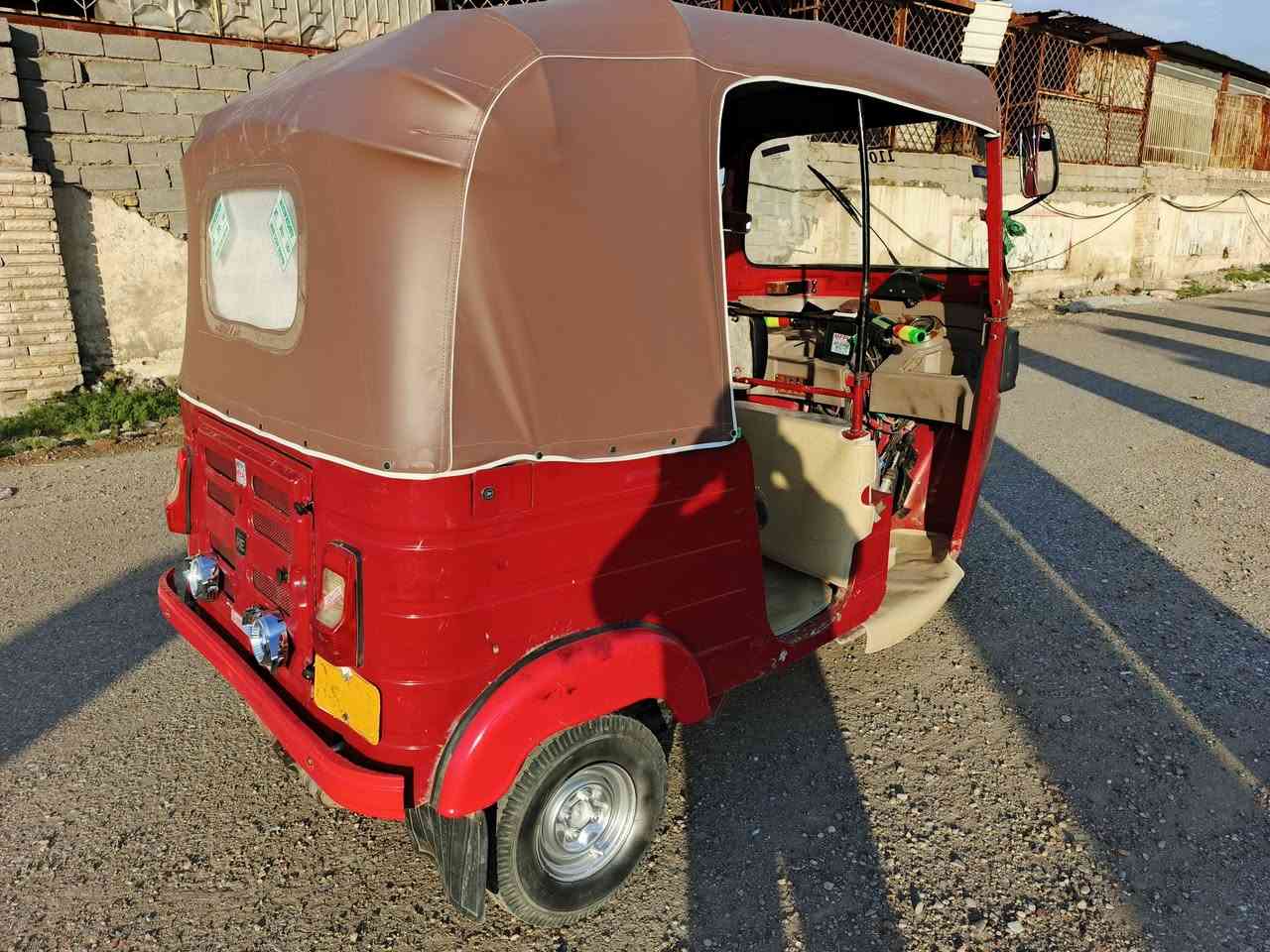 السلام عليكم تكتك موديل 17
اوراق كامله شركة المصطفى
مكينة 20 مجفت شركه
 كفاله فقط مصبوغة جماليه
 العنوان بغداد مدينة الصدر 
السعر 3400 وبيه مجال
***********
