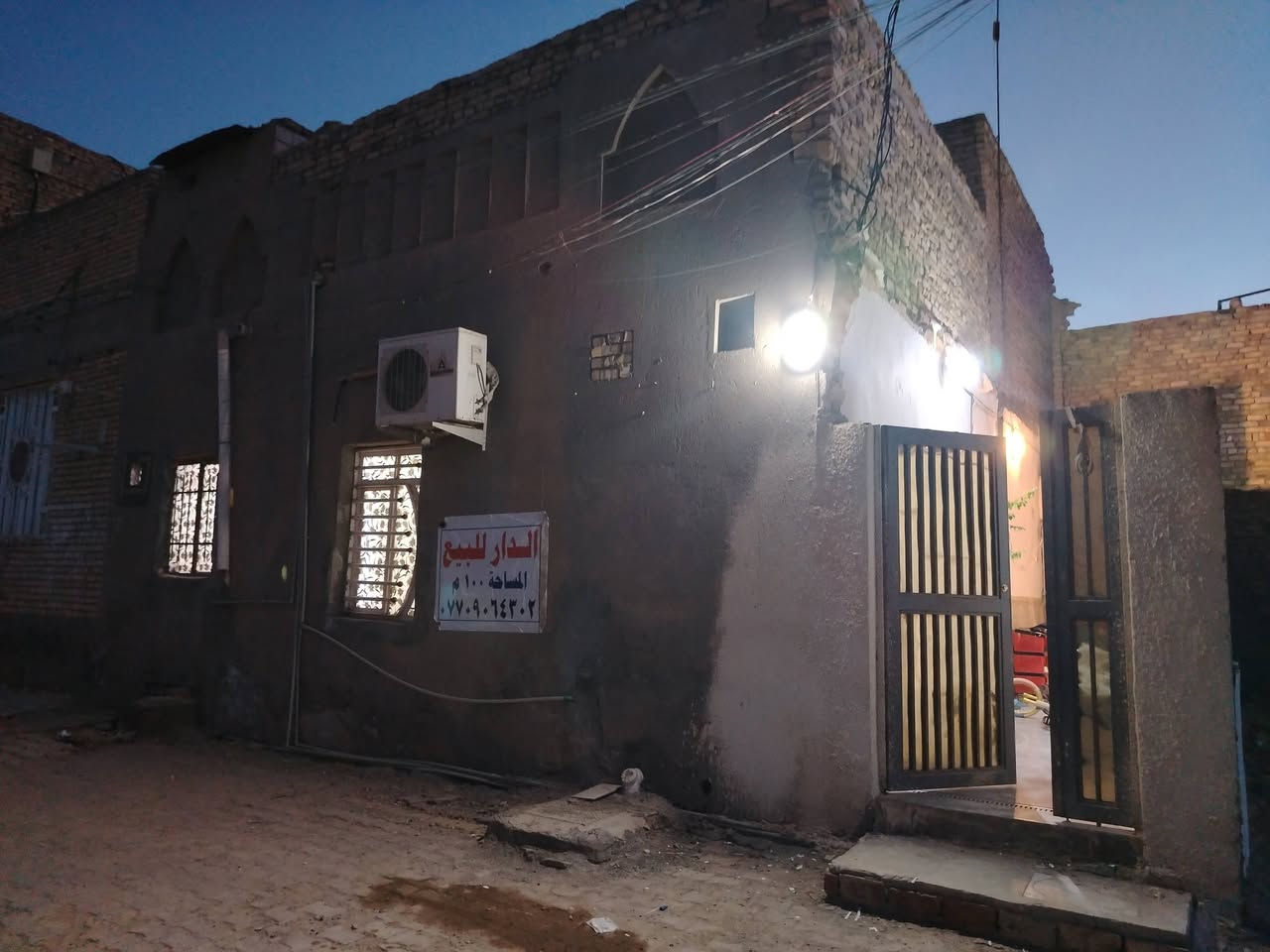للبيع بيت ١٠٠متر ١٠×١٠+قطعه ١٠٠ متر ركن حي ثوره مقابل مدرسه اسامه ابن زيد ***********
