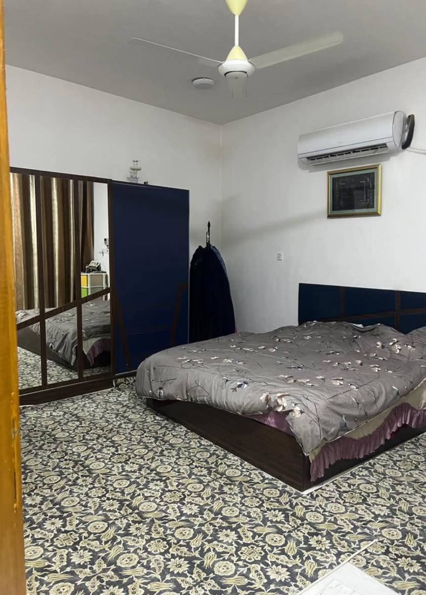 ⭕️دار للبيع في حي الصحة خلف المسبح الاولمبي قريب جداً من شارع العام 

⭕️المساحة ١٥٠م طابو زراعي الواجهة ٩م 

⭕️بناء حديث 

⭕️الطابق الارضي يحتوي على صالة وهول ومطبخ وغرفة نوم ومجمع صحيات 

⭕️الطابق الثاني يحتوي على غرفتين نوم ومجمع صحيات 

⭕️السعر (٢٢٥) مليون قابل للتفاوض 
 

*نستقبل جميع عروضكم السكنية 🏠 والتجارية 🏡 بكافة مناطق الحلة 
……………………………..
للمزيد من المعلومات

مراجعة مكتب بابل الكائن في شارع ٦٠ مجاور مطعم كنتاكي هاوس او الاتصال ☎️ 

***********ابو احمدالاسدي  
***********احمد الاسدي
***********امير الاسدي
