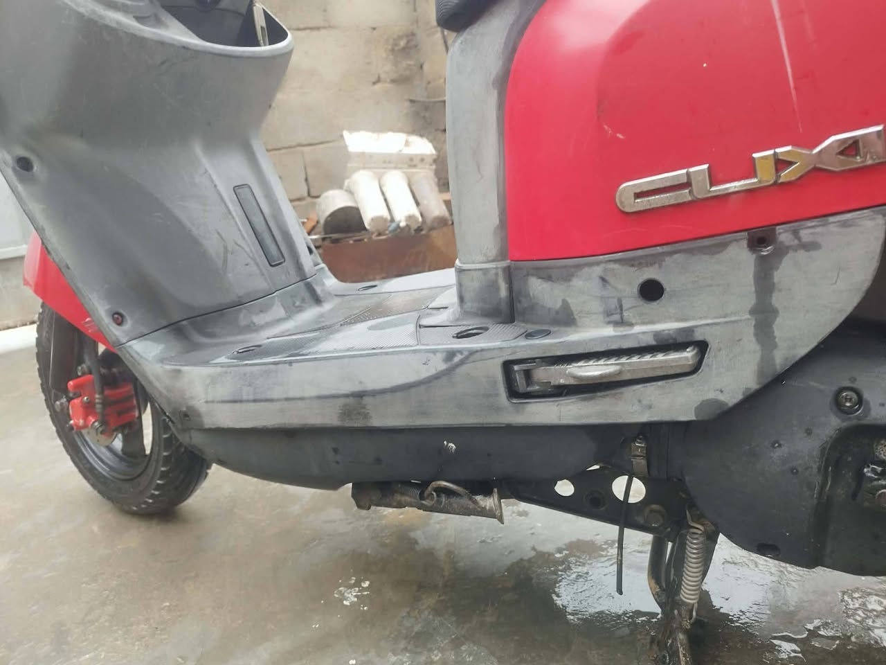 دراجه ماكس بوليس
كابريته 2008
الكفرات بلادي 
محرك بلادي برغي مامفتوح 
الاتصال ***********
