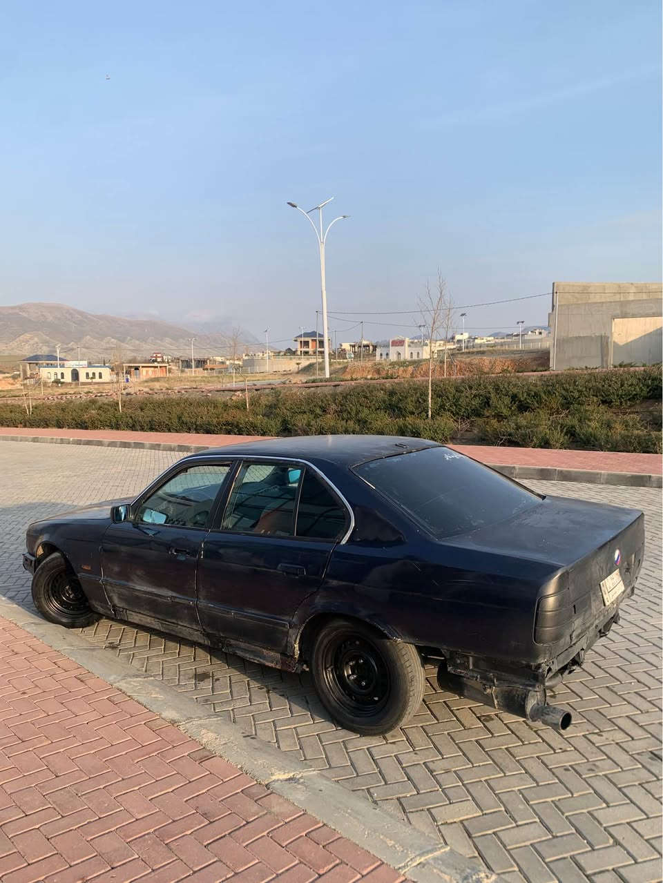 بەناوی خوای گەورە فرۆشتن و گۆرینەوە ❤️BMW ١٩٩٢ مەکینە ٢٠ کەپسی گێر عادی علوجە سەیارەکە کەفیلی مالی مەدەنی موو سوو براوەی دەکەم دەعمو لێدراوی نییە گێر و مەکینە بەشەرت کارەبای بەشەرت هەموو گیانی بەشەرت ئەفرۆشم قفلی ٩ گەلەیە لەسلێمانیم *********** السليمانية, العراق
