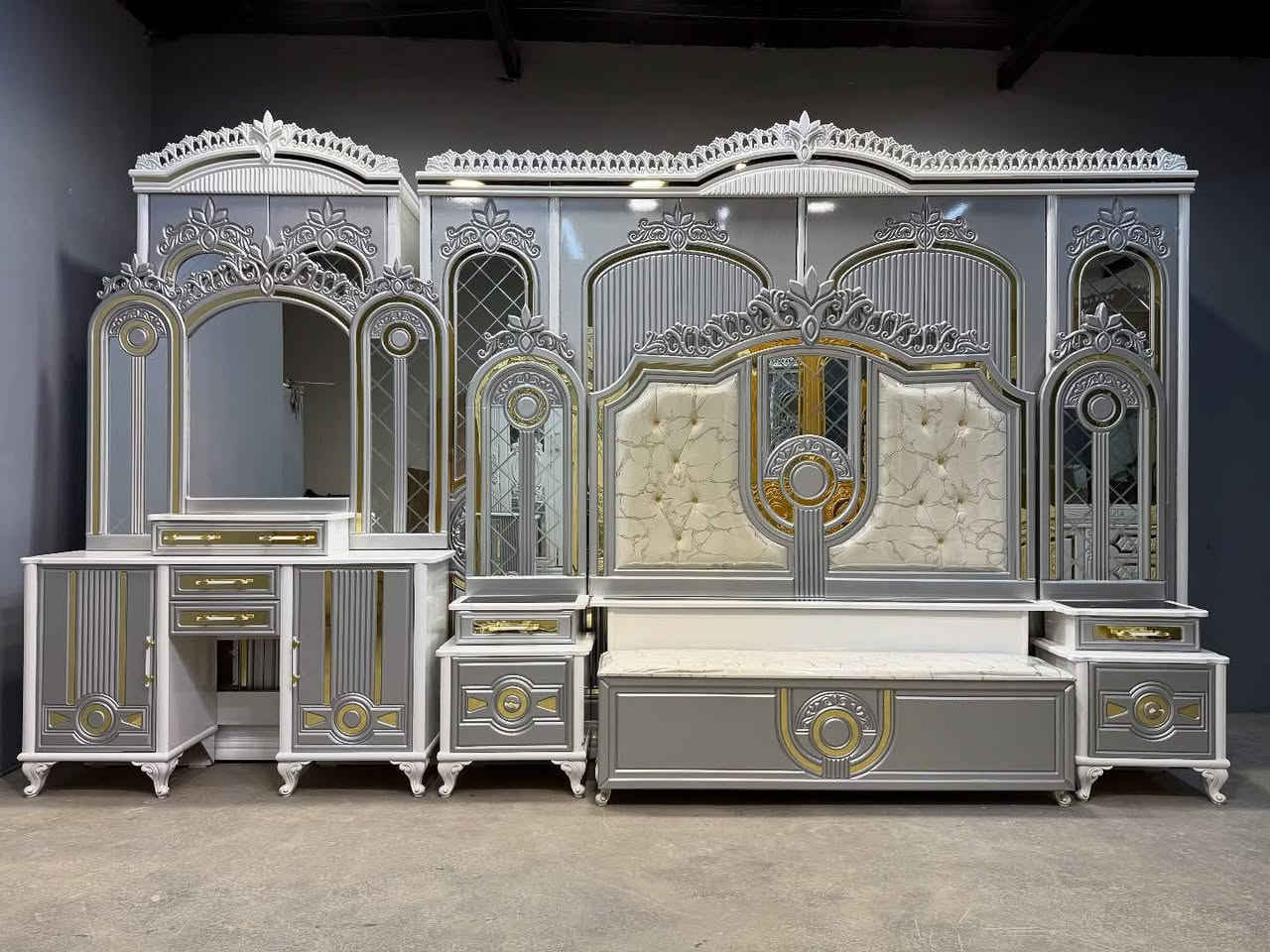 🚨 انطلقت أقوى تخفيضاتنا على موديل الأقواس – فخامة بسعر ولا أروع!

📉 من 2,450,000 دينار عراقي
🔥 إلى 2،250،000 دينار فقط
💥 خلال 6 أيام بس!

✔️ موديل الأقواس – نجارة عراقية 100%
متوفر ضمن وجبة الدرجة الأولى ووجبة الأصباغ (البوية)

✨ تفاصيل الطقم (10 قطع):
• كنتور بطول 330 سم + ملحق 430 سم – ارتفاع 250 سم
• تصنيع داخلي: صاج طبيعي 4 ملم
• وجه الكنتور: MDF سماكة 12 ملم
• الضهر: چرچوبة شد برغي
• القاعدة الأرضية: بلوك صاج
• أبواب نرمادة شريطية
• التقطيع الداخلي: حسب رغبتك
• سكك سلايت – تقطيع بلوك بورد
• الشازون: خزان + طابورية إضافية
• سرير 6 أرجل من بلوك بلاويد
• لون الدوشمة حسب اختيارك
• تصميم فريد بمسكات مختلفة عن باقي الموديلات

🚛 توصيل وتركيب لكافة محافظات العراق بكروه
🛠 صيانة مجانية لمدة سنة كاملة

📍 العنوان: الرمادي التأميم قادسية الاولى
📞 للحجز والاستفسار: ***********

🔹 معرض الجشعمي للأثاث – ثقة محلية بجودة عالية

⏳ الكمية محدودة والعرض ينتهي خلال 6 أيام فقط!
👇 لا تفوّت الفرصة وخلي غرفتك تحچي ذوقك!#الجشعمي
