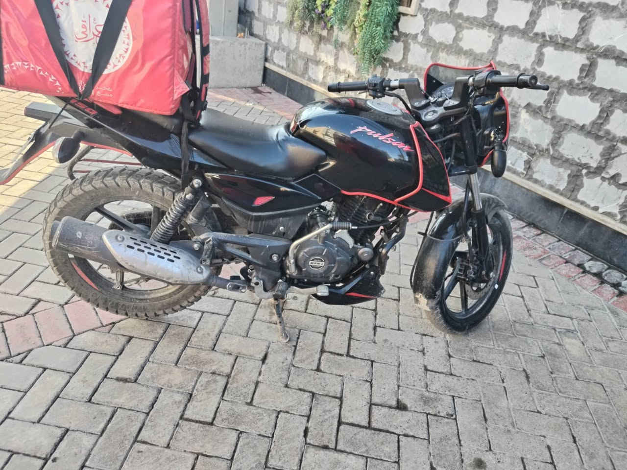 السلام عليكم ،، دراجه بولسر نيون 150cc مرقم بغداد انطوني بيها سعر يرضيني ويرضيكم وبالعافيه على الياخذها // مكاني بغداد / حي العامل ***********
