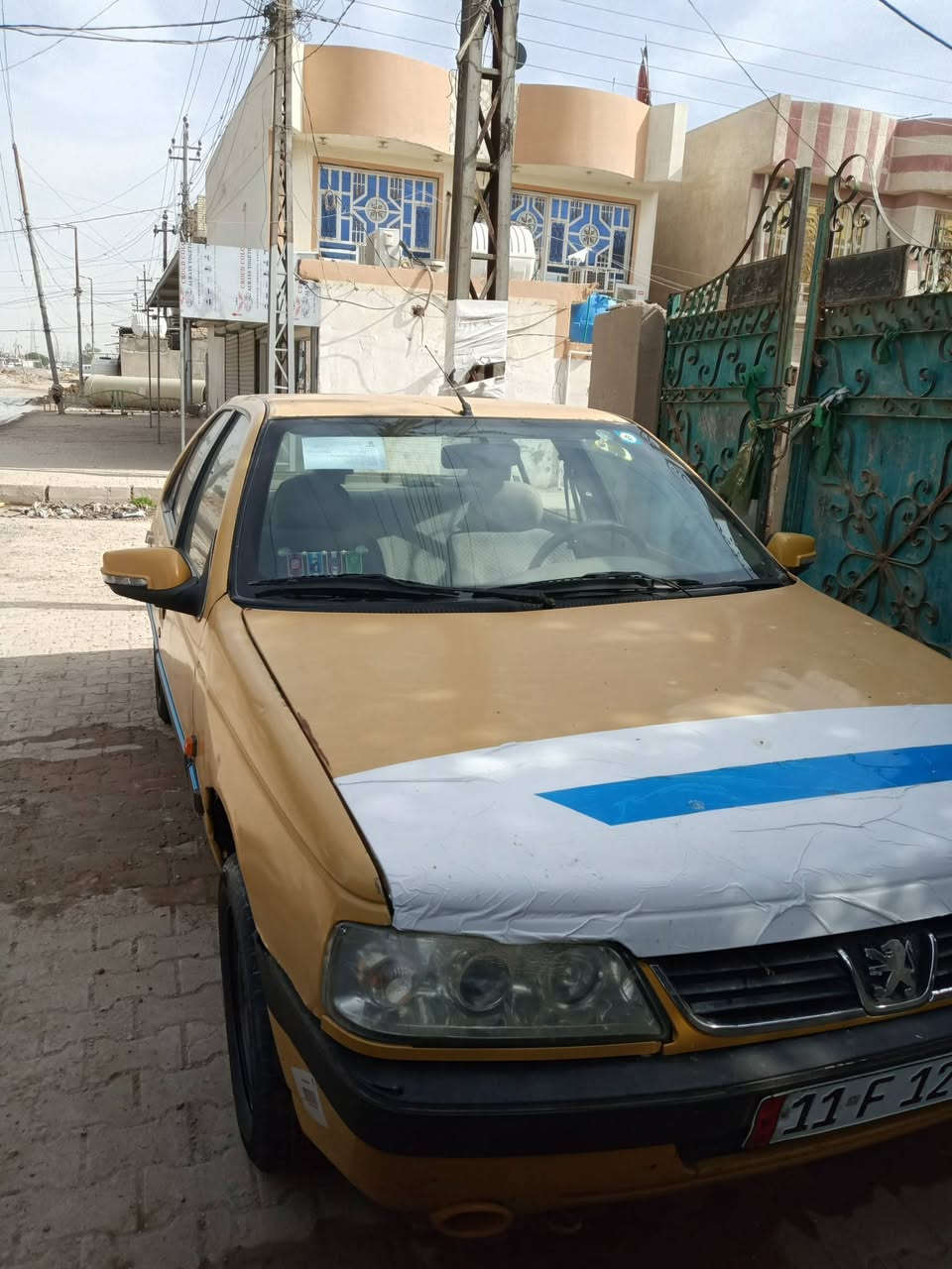 للبيع او مراوس حسب لقناعه سلام عليكم بيجو 405للبيع موديل 2010 مكينه وكير خير من الله صدر جديد سياره جديده مال جناي تبريد ثلج تدفئه كله شغال كهربائيات كله شغاله تخم تايرات جدد سنويه 2030 مصفره هيئه وغرامات تحويل مباشر  للاستفسار على رقم ***********
