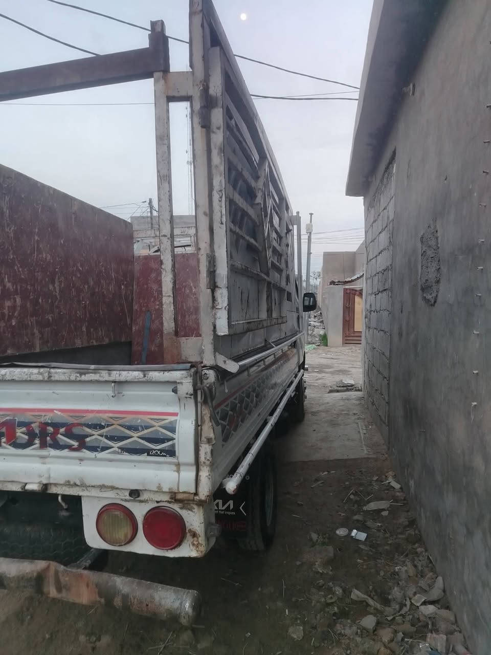 ل للبيع موديل 2013 سياره مكفوله كفاله عامه من صبع وشاصي وكير وكسل ومكينه 
تبريد شغال تخم تاير محور 14 ستد 27 بسمي تحوي مباشر 
السعر 110 وبيه مجال ‏‪***********‬‏
