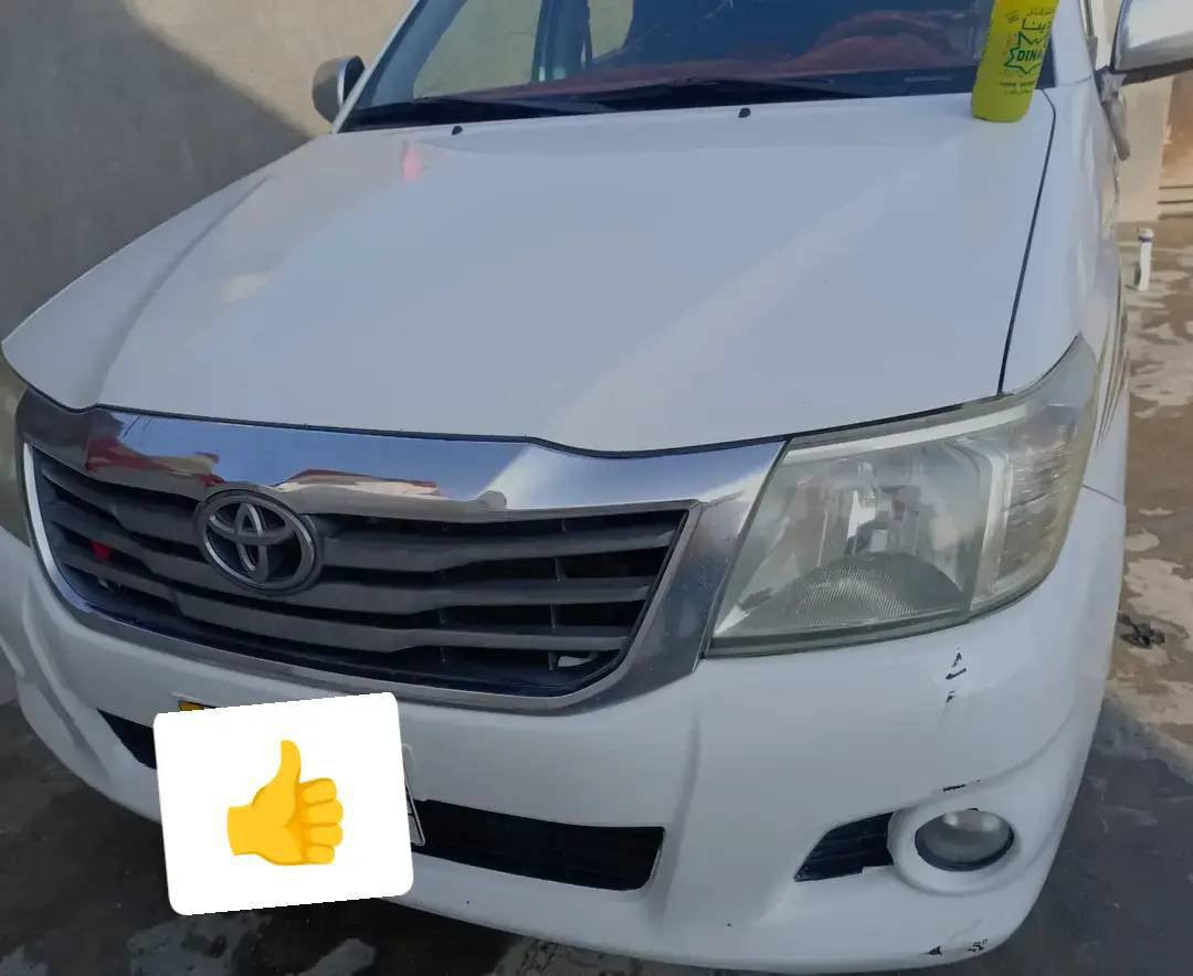 السلام عليكم سياره2015
 هايلوكس للبيع سياره كفاله عامه مكينه بس اللي قدامك اللي بالصوره شاصي 19 كويتي رقم بصره جير عادي المكان بصره الزبير رقم الهاتف ***********
