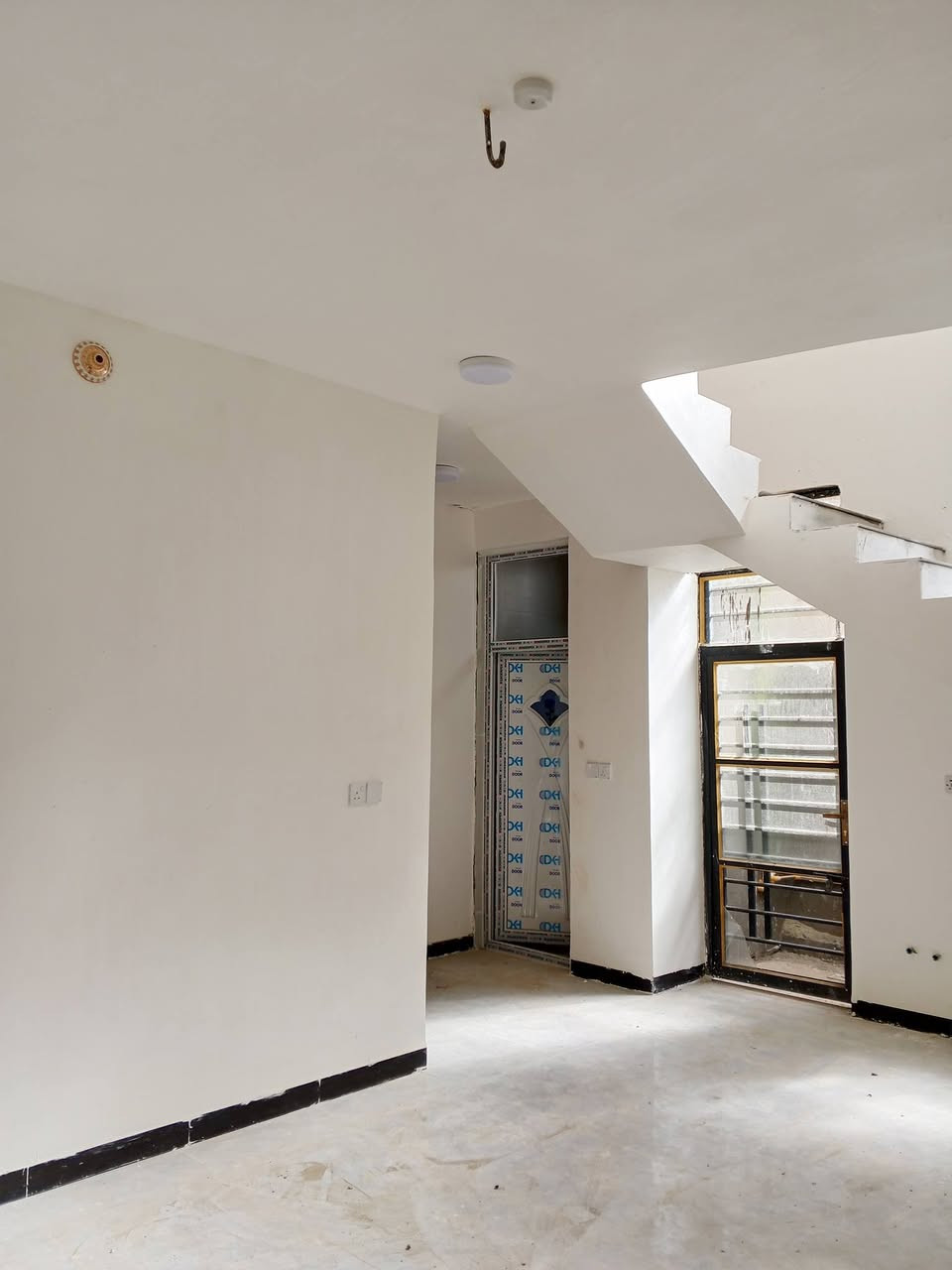 بيت 150 متر حي المرتضى
بناء 2026 درجه اولى
غرفتين سويت استقبال عول مطبخ صحيات داخلي وخارجي
السعر خاص
***********
