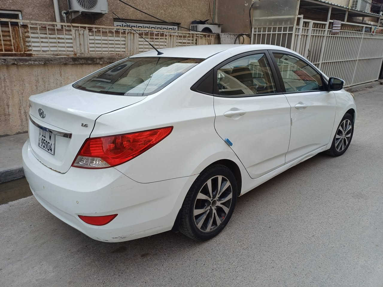 السلامُ عليكم  

#اكسنت_موديل__2015 للبيع
ماشية ( 77 ) الف بيها بارد وضربة خفيفة بالدوسة كما موضح بالسونار المرفق بالمنشور .
#السعر__105 وبيها مجال للشراي.
مكان السيارة #الكرادة_داخل 

للاستفسار  ***********
