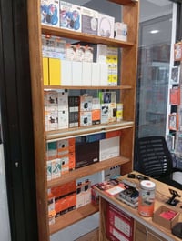 بيع مستعجل • فاترينات ٣ • اكسسوارات كاملة
