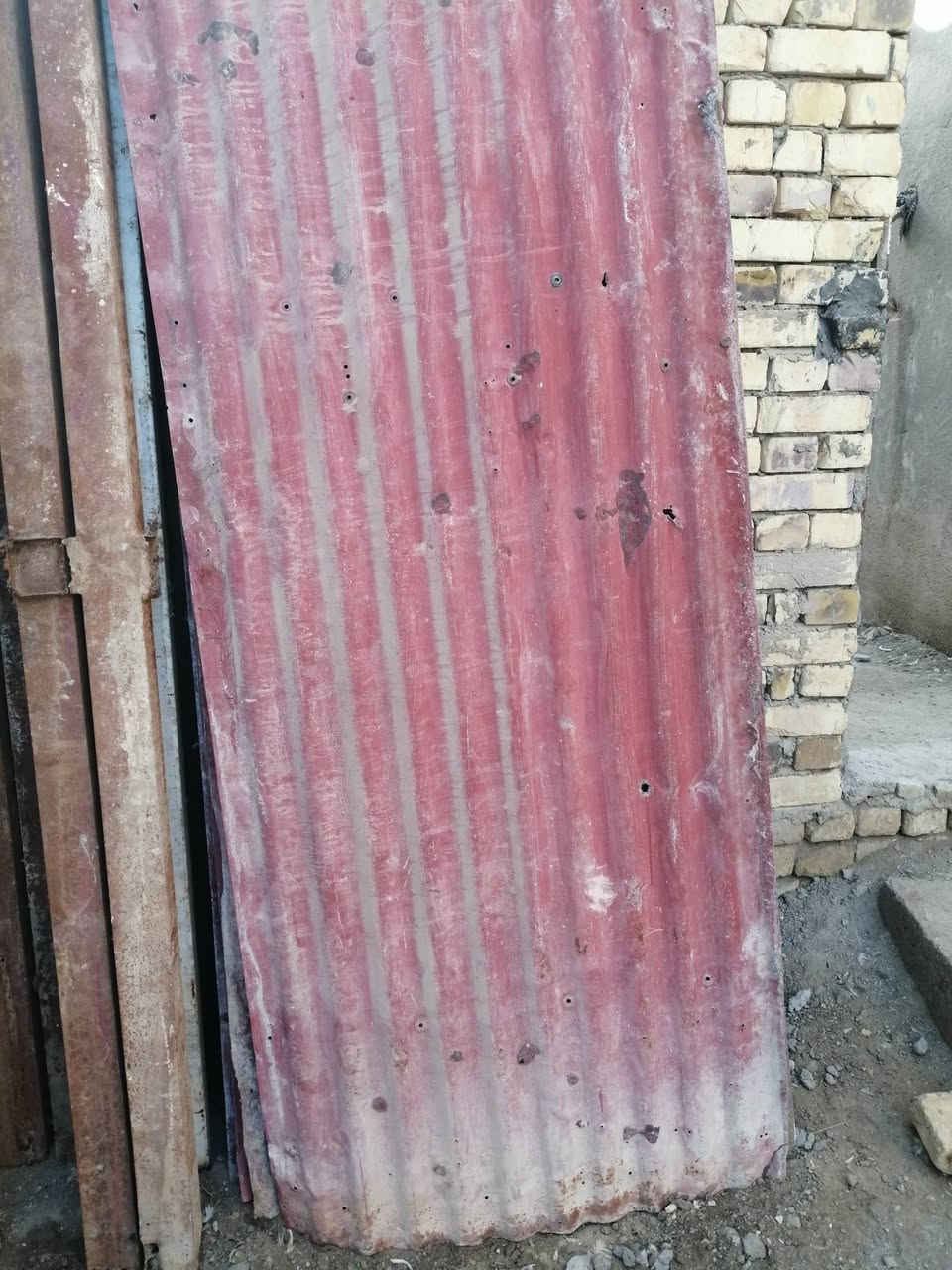 السلام عليكم جينكو النوعية القديمة طول ٢.٥متر ثقيل عدد/١٧ + جينكو النوعية الجديد ثقيل طول ٦متر عدد/٦ + باب ٢ طلاكة عرض ٢متر  + حديد شخاطة ثقيل ٥٠متر للاتصال على الرقم ***********
