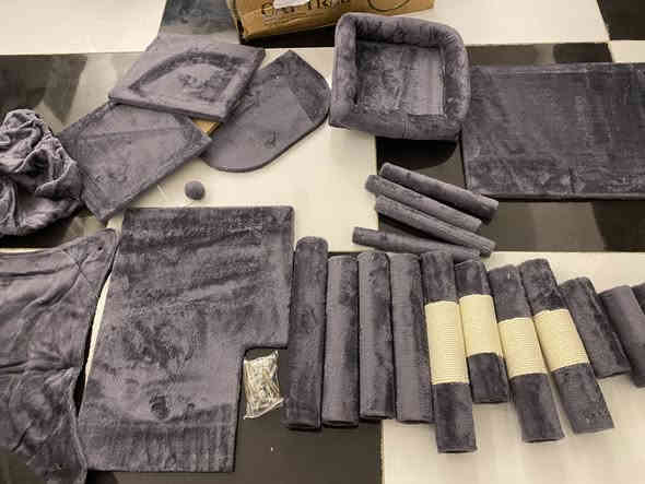 بيت مال قطط او شجره جديده ما مشدوده مثل ما مواضح بل كتلوك رقم تواصل ***********
