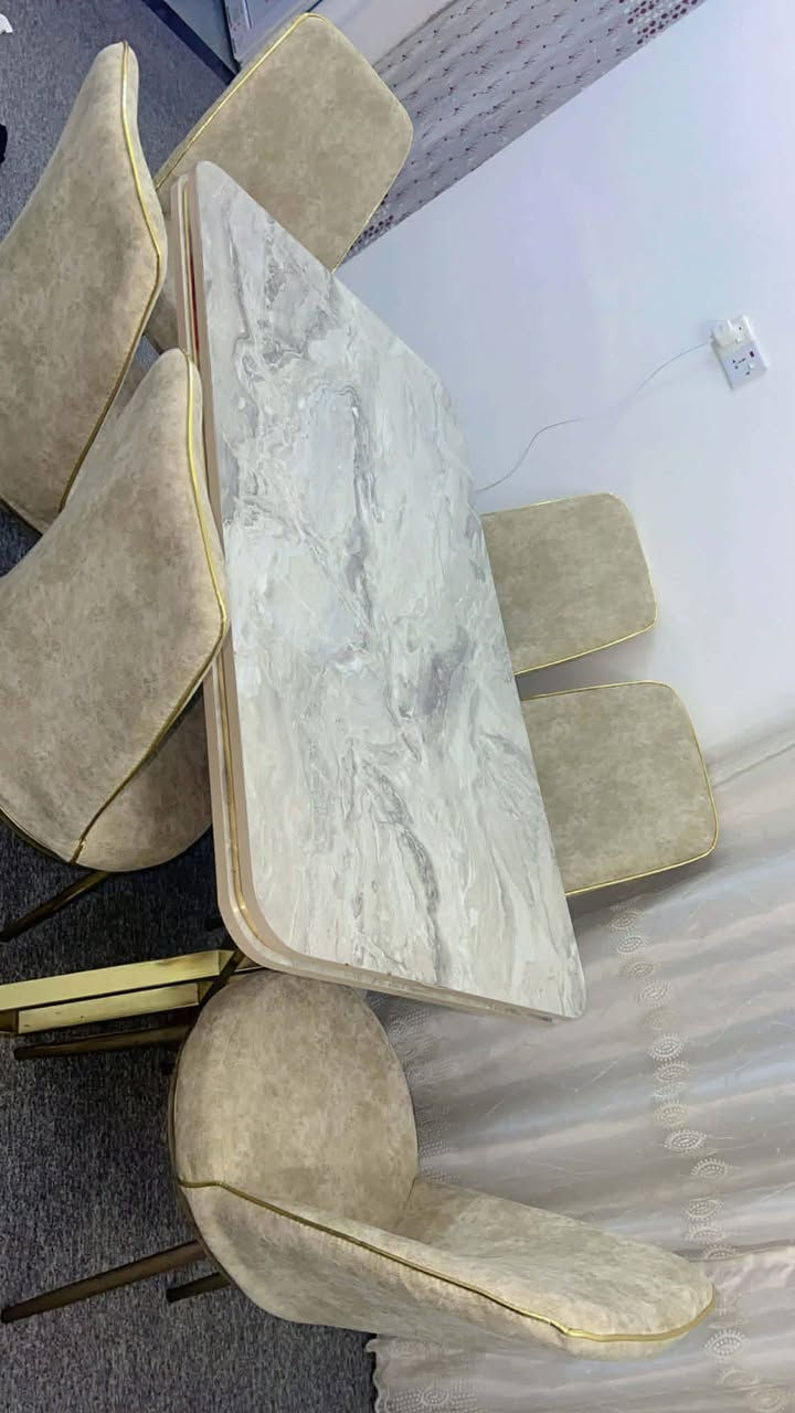 ميز طعام نظيف استعمال قليل
6 كراسي 
السعر 200


**إذا كنت صاحب هذا الإعلان وتريد حذفه لأي سبب، رجاءا أرسل رسالة إلى الدعم الفني**