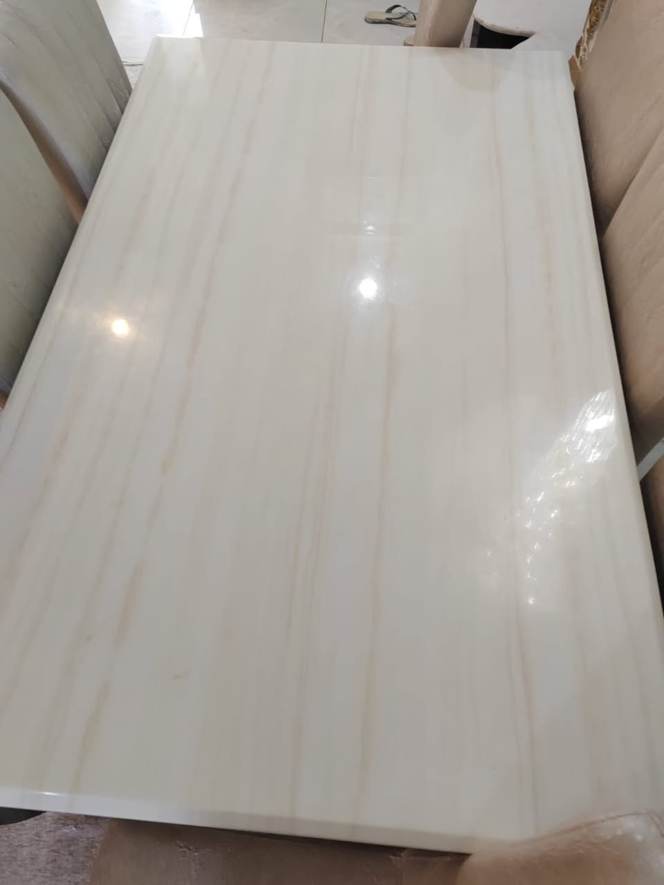 طاوله طعام السطح مرمر الثقيل والرجلين ستيل الاصلي وكراسي جلد العدد 8 قطع

السعر250 وبي مجال 
العنوان بصره معقل 
للتواصل ***********
