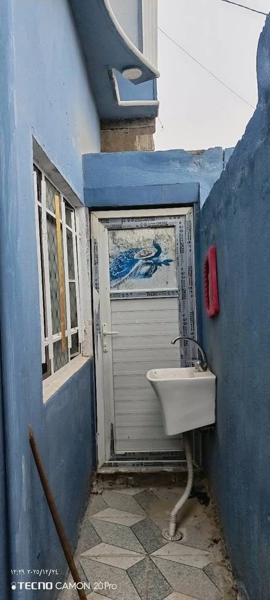 🏡 بيت 100 متر ب 37 وبيه مجال
البيت مرقم من البلدية + إقرار محكمة + مشمول بقرار 320

📏 المساحة: 100 متر
💰 السعر: 35 مليون (قابل للتفاوض)
🏗️ البناء: بلوك | الأساس والسقف: كونكريت

🔹 مواصفات البيت:
✅ غرفة نوم 🛏️
✅ صالة 🛋️
✅ صحيات داخل وخارج  🚽
✅ مطبخ 🍽️
✅أستقبال 

🔹 الخدمات المتوفرة:
💧 ماء | ⚡ كهرباء | 🚗 شوارع مبلطة | 🏫 مدارس قريبة

📍 الموقع: النجف – مقابل ملحق قرية الغدير
📜 الملكية: طابو زراعي (إقرار محكمة)

📞 للتواصل:
أتصال ‏ ‏ *********** ‏ ‏ واتساب***********
