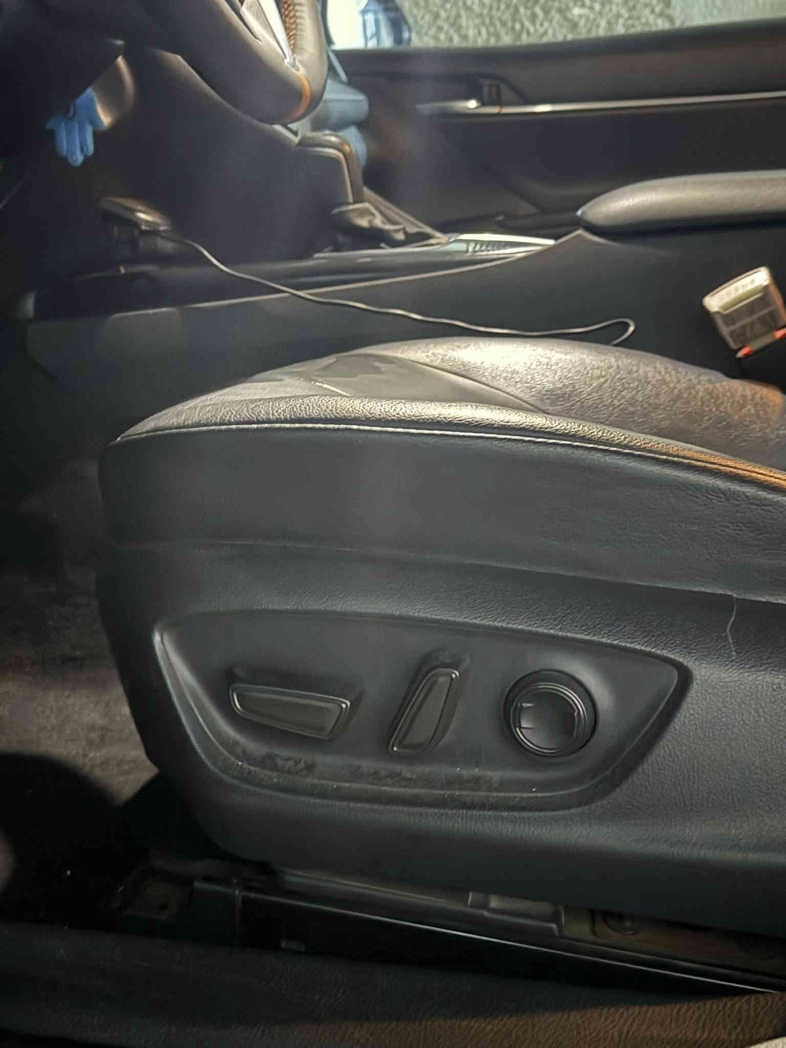 السلام عليكم كامري لبيع موديل2020 se امريكي
السياره حلوه وما ناقصها شي
ماشيه ١٠٨ الف حقيقي
مكينه وكير بشرط 
اربعه سلندر وكير at 8نمر 
داخل السياره اسود جلد 
تدفى بلكراسي والاسترين 
شفتات وتحكم 
رادار امامي ومانع اتصادم وتحديد ومسار
ليت زنون
تبريد ثلج 
تخم تاير
حادث السياره بنيد +جاملغ وشويه بلباب بدون ايرباك
بلعراق بيها كم رصعه ما مسويهن وتكحيله 
رقمها بغداد الجديد 
السعر ١٨٨ وبيها مجال لشراي 
رقمي ***********٤
