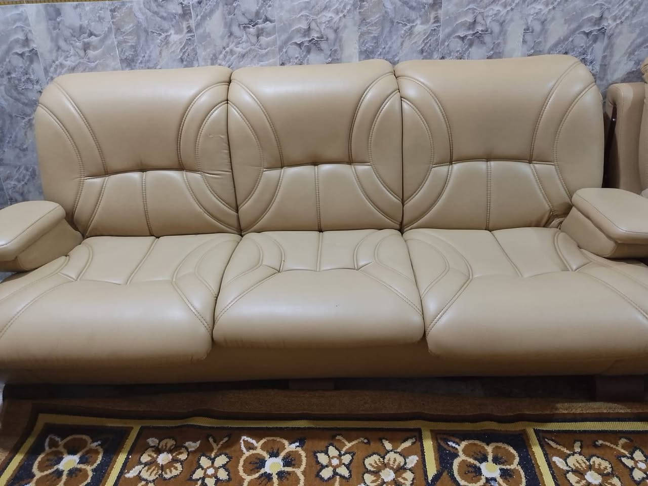 السلام عليكم
قنفات جلد درجة اولى للبيع 
الاستفسار ***********
مكان البصرة
