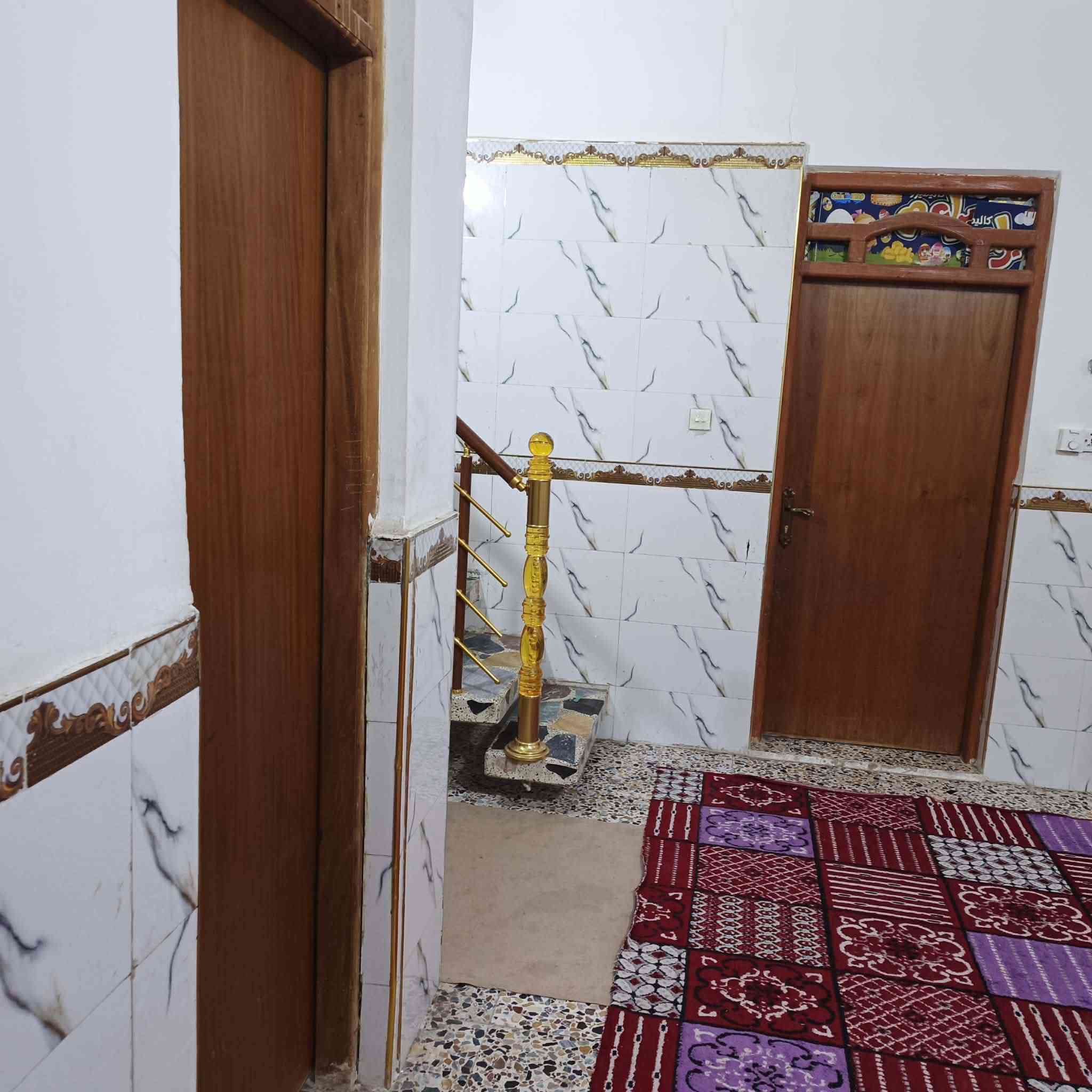 السلام عليكم للبيع بيت طابوا صرف مساحة ١٥٠ غرفة واحده الموقع حي الشهداء نهاية السايدين للتواصل على الرقم : ***********
