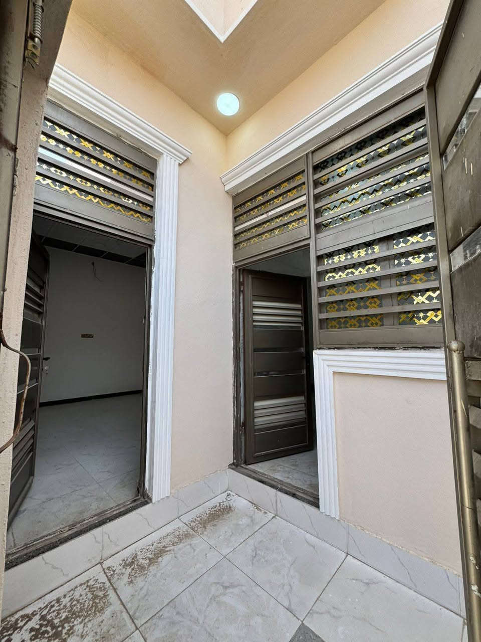 يتوفر لدينا بيت للبيع في أبي الخصيب حمدان طابو زراعي عراقي راعي الأرض عراقي موجود سند25 وكاله ونسخه من طابو مساحه البيت 100م مربع يحتوي على 2غرف منام اوصاله اوديوان ومطبخ وكراج وحديقه بيت بناء جديد شغل درجه اولى جاهز السكن تسليم مفتاح السعر 60, وقابل للتفاوض مكان كلاش حلووو جميع الخدمات منطقه ممتكامله إلا ستفسار رقم الهاتف فقط ***********
