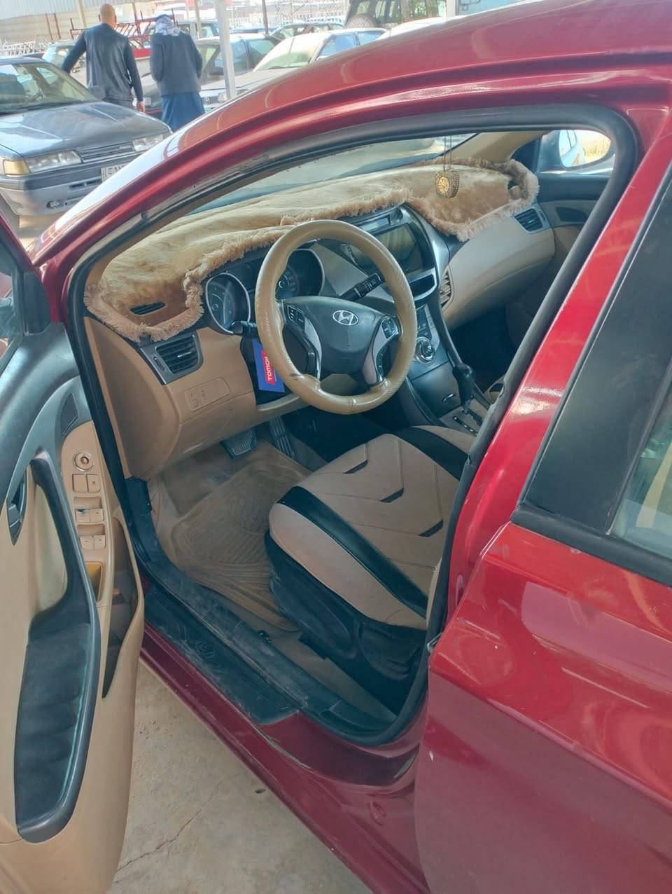 سيارة النترا خليجي موديل 2014 فتحة بالسقف كير محرك شرط ارقام مسطرة شرط الوكالة والتحويل سيارة بيها جاملغ وبنيد مبدل ومرشوش سعرها 105 $

0783 858 6896
