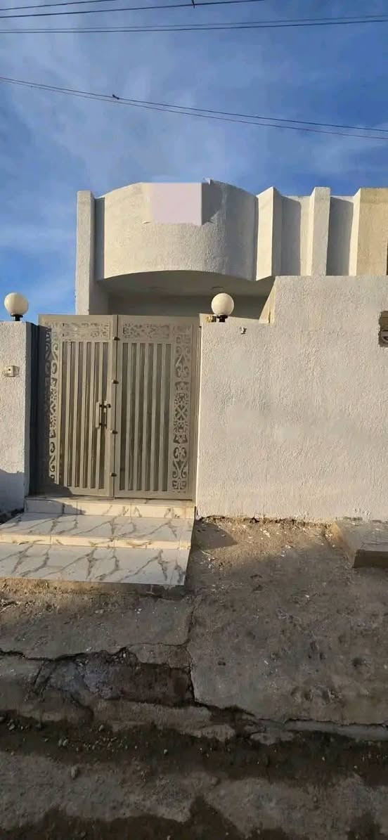 دار البيع المساحه 115 متر منطقة الشيشان الثانيه بناء 2025 بناء حديث جاهز السكن البيت كلش نضيف شارع 15 سعر 75وبي مجال الستفسار اكثر تصل بصاحب العقار ***********
