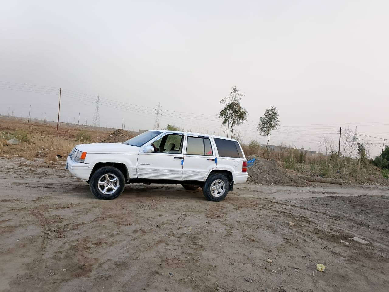 شيروكي موديل94 رقم ميسان ألماني 
بدون تحويل 
محرك وكير ففتي شرط الفحص سياره مرتبه وجاهزه وترايك وين ما تريد 
أتعهد عن السرقه والدين وأي شيء عليها 
خاص ما اجاوب اكتفي بالاتصال 
سعر 19
عنوان ناصرية داخل المركز ***********
