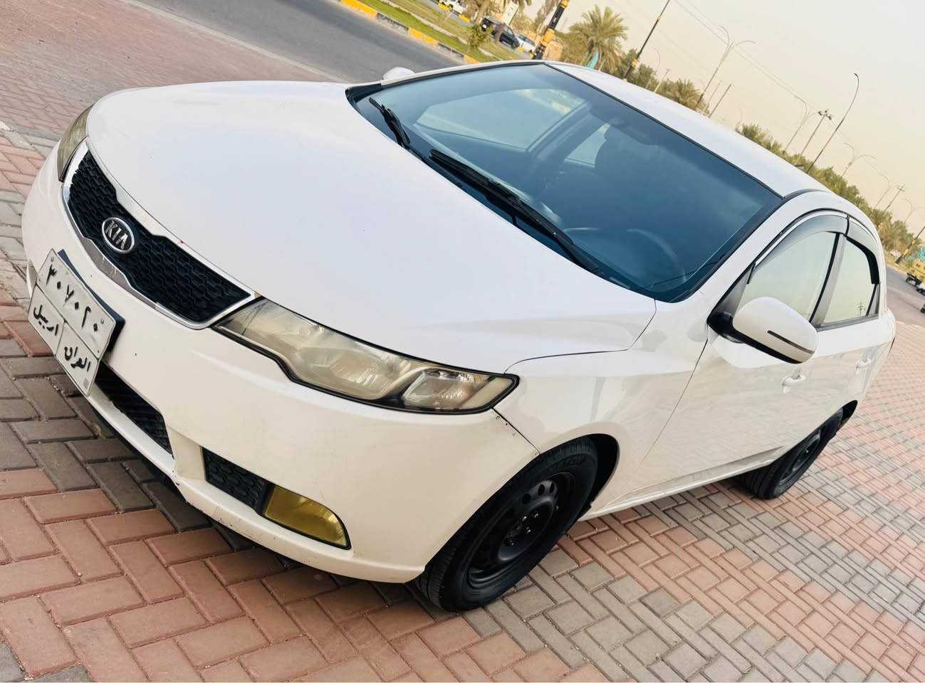 للبيع ‭0780 885 8826‬ سيراتو خليجي 2013 اوتوماتيك سعره 88 رقم اربيل محرك دوش كير ومحرك حدادية صدر جيد جداً تحكم استيرن اشاير بالمري حساسات خلفيه مري شفط تخم تاير جديد سياره جاهزة من كلشي بيه صبغ البنيد وبيه بارد بسيط مكانه كربلاء المقدسة مكلف بالنشر اتصل على الرقم كربلاء, العراق
