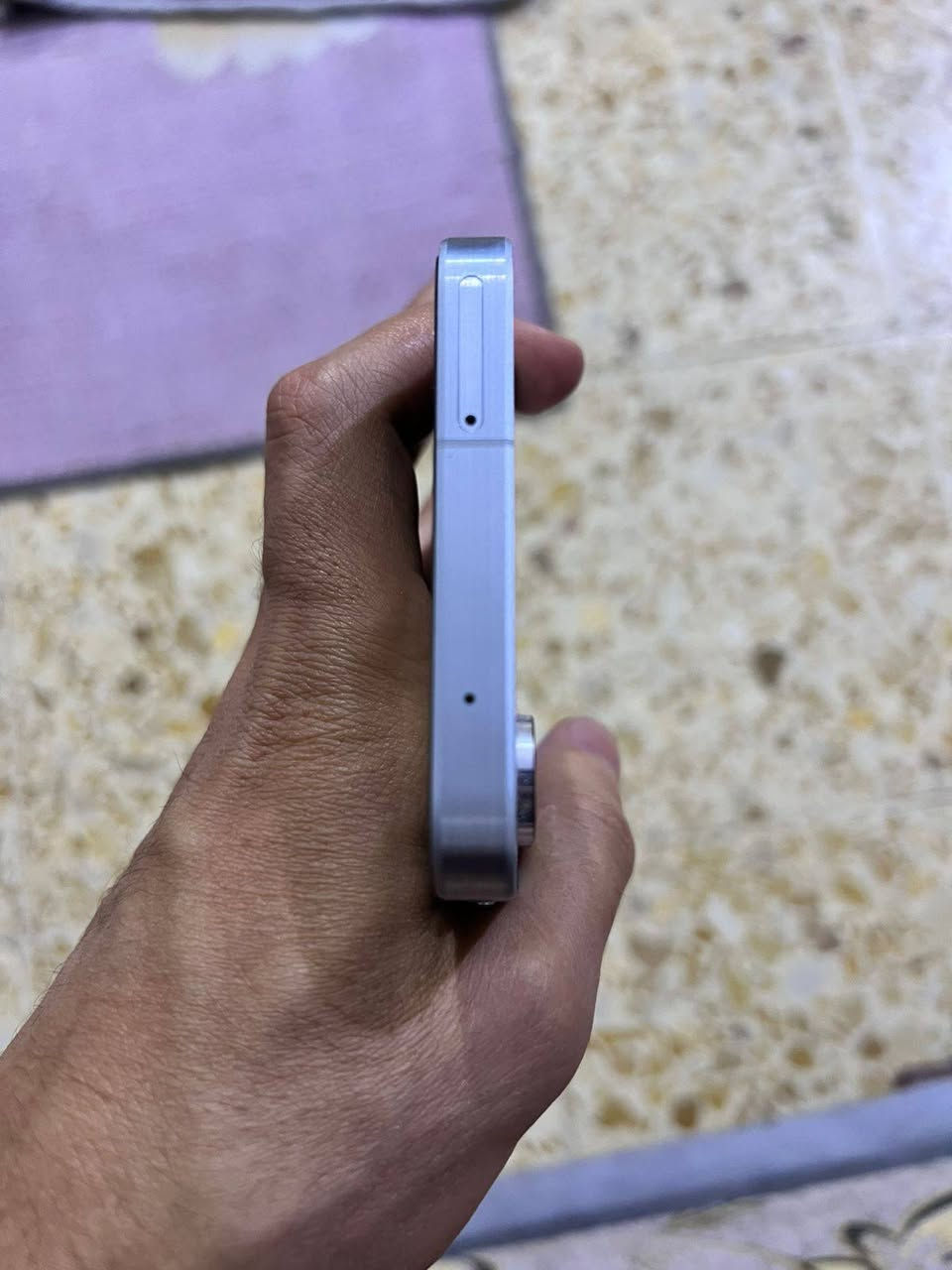 سـلام عـليكم !!
جِهاز a55 ذاكرة 256 جهاز نظيف ماي ضرر جهاز مصارلي هواي من اخذتة جهاز نظيف بمعنى كلمة . . . 
رقم الهاتف *********** مكاني بغداد بلديات
