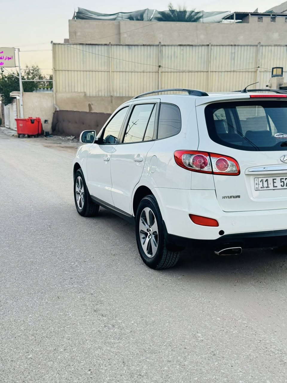 سلام عليكم مرخصت لادمن سنتافيا 2012 رقم بغداد دولي بسمي خليجيه بيه صبغ باب فقط والسونار مرفق بلمنشور 
مكينه 3500  مكفوله من الفتح كير حداديه تخم تاير تبريد ثلج 
سياره جاهز من كلشي 
مكينه 6 سلندر 
تبريد 3 قطع 
7 راكب 
ويلكب كروم 
السعر 145 وبيه مجال بسيط 
مكاني بابل 

***********
