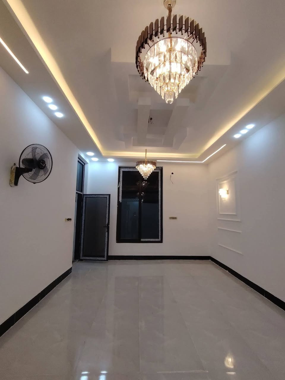 دار للبيع 150م🏡
لستفسار ***********::
طابو سند25 قرار محكمه 🏢📝

موقع /نجف 🏡الأشرف شارع المطار 
#مقابل قرية الغدير 
السعر 85 مليون وبيه مجال 

البناء درجة اولى كامل مفتاح 🔑🏡 

غرفتين /صاله/مطبخ / ستقبال/ صحيات/

بناء فول/ اساس + سقف كونكريت + طابوك

ألخدمات 🏡 ماء/كهرباء/مدارس/سوق/تبليط/لحد الباب
