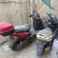 دراجات عدد 2 للبيع  الحمرة شحن تحتاج بطاريات  والبيضه FS سرعه 120 مترو...