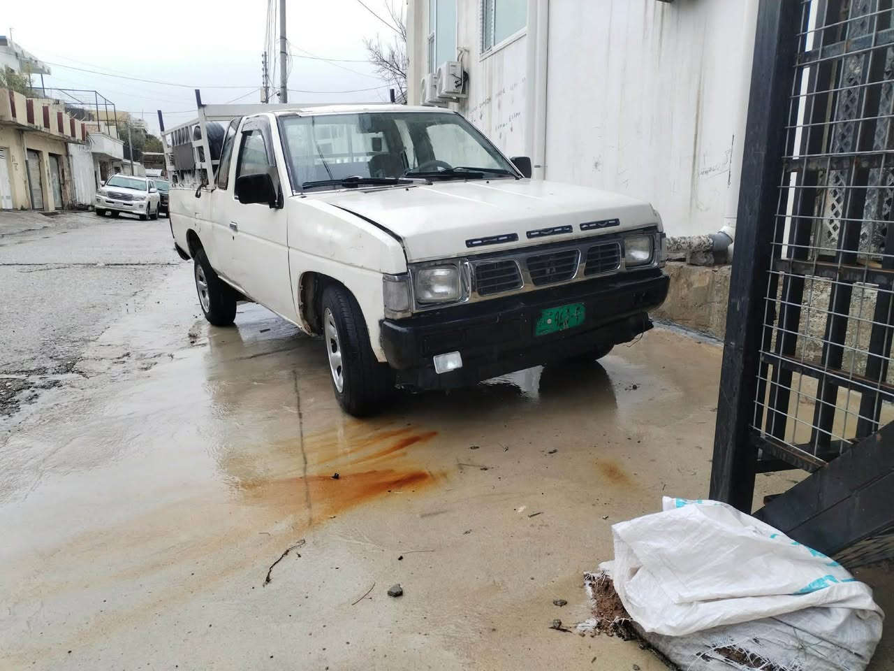 بيكاب نيسان موديل ١٩٩٥ئارم بلاستيك هه ولير گيرومكينه بشرت كه ميك مجال زماره ته له فون *********** شقلاوة, أربيل
