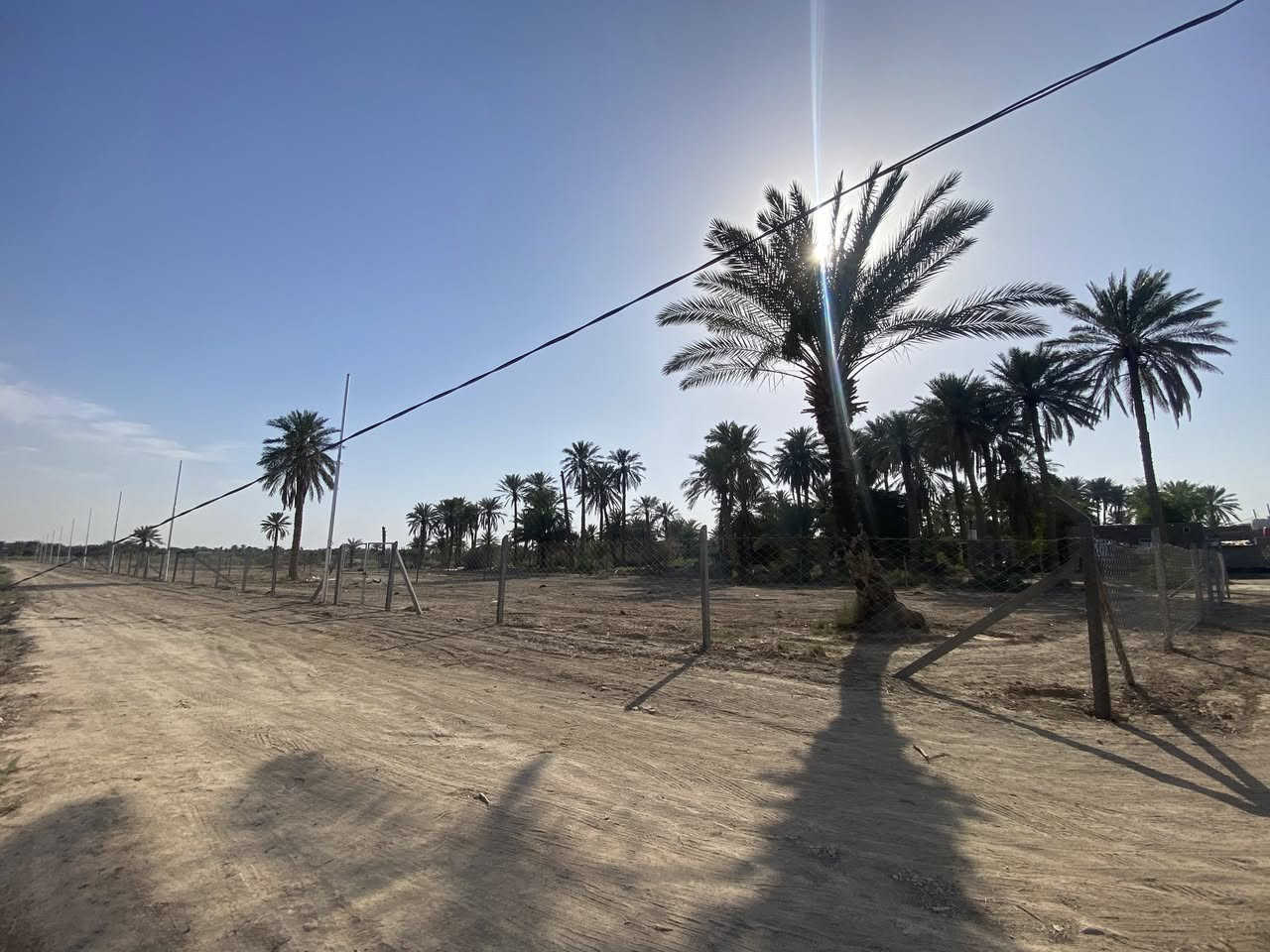 السلام عليكم تتوفر 500م والف متر للبيع كافة الخدمات ماء كهرباء اناره وشوارع سبيس مسيجة بي ار سي سعر ال500م 11مليون وسعر ال1000م 21 مليون وبيها مجال  طريق ديوانية دغارة نزله السادة قرب البانزين خانة قريبه للتبليط الاستفسار ***********
