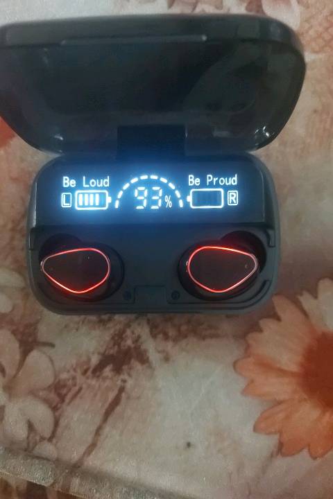 سماعة ايربود جديدة وياهة وايرهة سعرهة 35الف قفل 