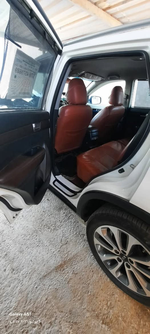 السلام عليكم سورنتو 2015 كويتي 
فول مواصفات عدا البنورما 
مكفوله  وجاهزه من كلشي 
مكينه 6 فور ويل  AWD 
بصمه 2
7 راكب 
حساسات اماميه وخلفيه 
كامره خلفيه 
ماشيه168
لدات امامي خلفي 
مثبث سرعه 
اشاير بالمري زراك لايت 
وبعد بيها هواي مواصفات 
مكان السياره/ الديوانيه
للأستفسار ***********
