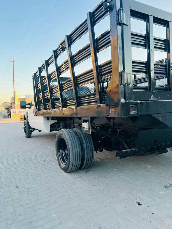 سلام عليكم  سياره للبيع  فورد موديل 2008  نوع F550 محرك  وكير  كفاله  عامه السياره نضيف  تخم تايرات ادامه كامله  باتري جديد داخل نضيف  محرك 10 سلندر السياره      بانزين كير علاك السياره نضيف جداً كمرك مدفوع قرص كامل بس تروح تمشي معامله ينطوك الرقم مكاني الحريه شارع المدارس ***********عارضه ب٩٠وبيها مجال حك الجيه
