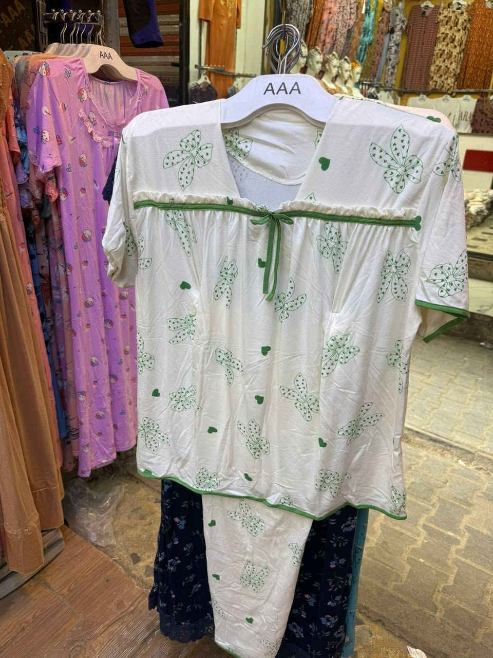 🔥 عرض خاص ومميز 🔥
 تراك نسائي خامة قطني عالي الجودة 👌 سعر الدرزن فقط 66 الف 💰
 كل موديل متوفر بـ3 ألوان 🌈
أقل طلب نصف درزن من كل موديل
 📦 وعند طلب 3 درازن التوصيل مجاني
 🚚 عنواننا: شورجة قرب البنك المركزي، شارع تحت التكية، عمارة النعمان زين العابدين العسكري 📍 للتواصل والطلبات عبر الواتساب: *********** 📲 لا تضيع الفرصة وخلي طلبك هسه قبل نفاذ الكمية 🔥
