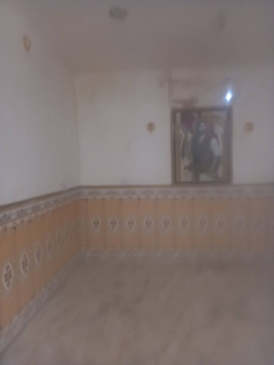 بيت للبيع ٢٥٠متر بالدوانم قريب على الشارع كافه الخدمات متوفرةصب مسلح ماء كهرباء وتبليط ومولده سحب ونت كيبل ضوئي وحاليا البيت فارغ الرقم @***********
