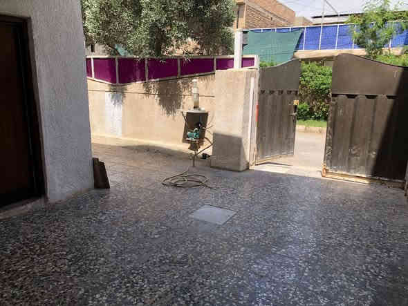 دار للبيع ❗️
مساحة ١٣٥ م
عرض ٩ م نزال ١٥ م
.
يحتوي على 
⛔ 2 غرفة نوم
⛔ استقبال حديث بسقف ثانوي
⛔ مطبخ كبير
⛔حمامات ثنين خارجية +2 داخلية
⛔ كليدور 2
⛔ترك خلفي وكراج وسطحين
⛔الكاشي بورسلين حديث
 .
📍الموقع
 حي الجهاد مقابل شرطة نجدة حي الجهاد محلة ٨٩١ زقاق 52

 💵 السعر 260 مليون وبي مجال للمشتري

للاستفسار الاتصال على رقم📞
***********
