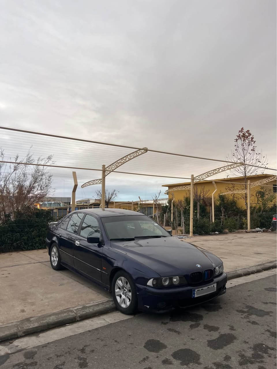 صقر موديل ١٩٩٩
مكينه ٥٢٨
كوشن جلد و هيتر + خه زن + كاره باى
گئرو مكينه شرت ***********
منفيست عصلي شرتى غورامه 
٢٠٢١ يا داخل بوى
١٥٠ دولار غورامه يئل سه ر
سينگو بشت ايم
هيته ر و ته بريد سه ر سويجى
صعر ٥٠ و مجال
دهوك
0750 3570637 دهوك, العراق
