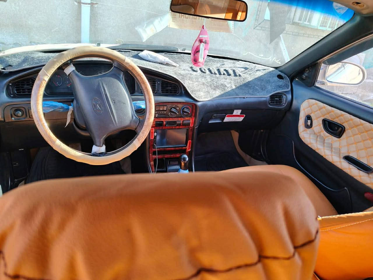 سوناتة موديل 2000. بيها مكينة سوناتا 2 نقص كمبريسر تبريد و الكيلو متر واكف صبغ عام جمالية دكت جاكوج مابيهة بس شي قليل بل جامرلغ الخلفي للاستفسار الاتصال ع رقم ‏‪***********‬‏
