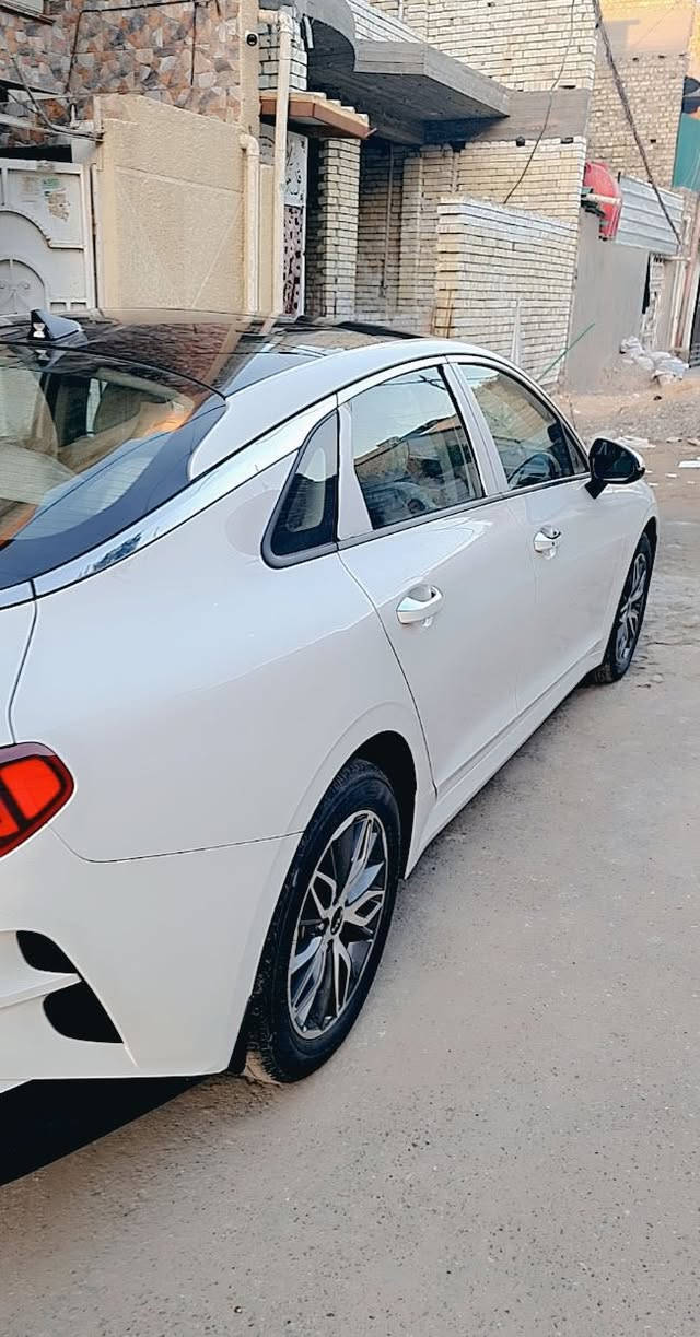 السلام عليكم كي فايف 2022 خليجي مكفوله كفاله عامه ملاحضه بيه بس هاي الشخوط القليله السياره ماشيه60  محرك 2000 دوش 
مواصفات كشنات كهرباء 
حساسات امامي خلفي 
شاشه جبيره 
داخل صاج 
خمسه انضمه قياده 
بنوراما 
سياره فول جديده مال بيع سريع السعر 225 مكلف بنشر 
للتواصل *********** 
مكان السياره بغداد الشعله Haider Ahmed
