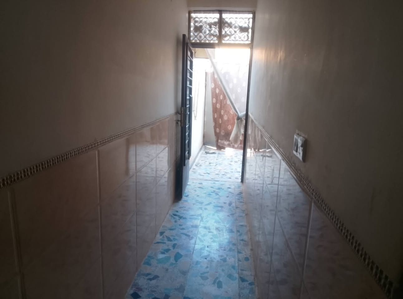بيت البيع خضراء الدسيم قرب عله شارع فرع مقبيل موالد  مساحه البيت 100 متر بيت كمل فول شغل درجه واله الله شهد رابع بيت عله شارع عام خدمات كمله ماء مجاري رصيف تبليط هاي اليام كهرباء ***********سعر البيت 55بيه مجال بصيط
